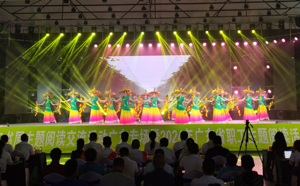 图片:1-1.开场表演《瓜果飘香》