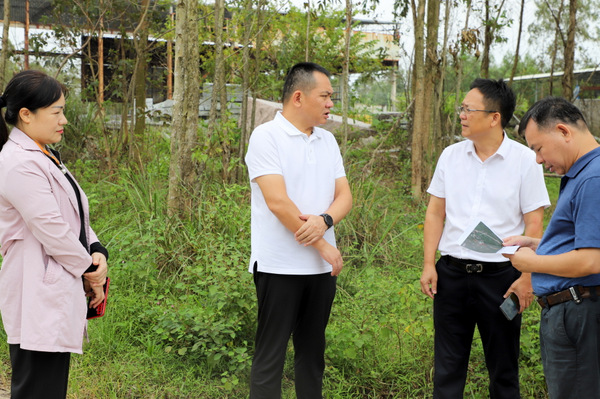 图片:1-2 在东升农场督导被占地?