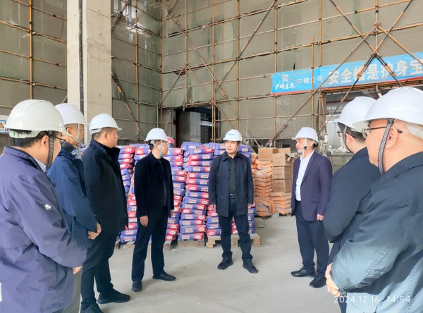 图片:1-1 在农垦中心医院督导调研
