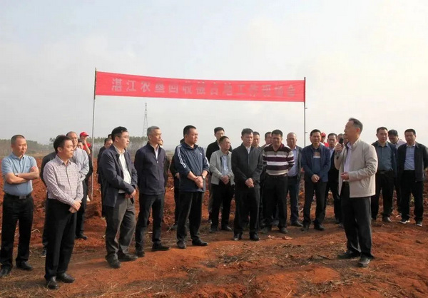 图片:1-观摩回收被占地现场1