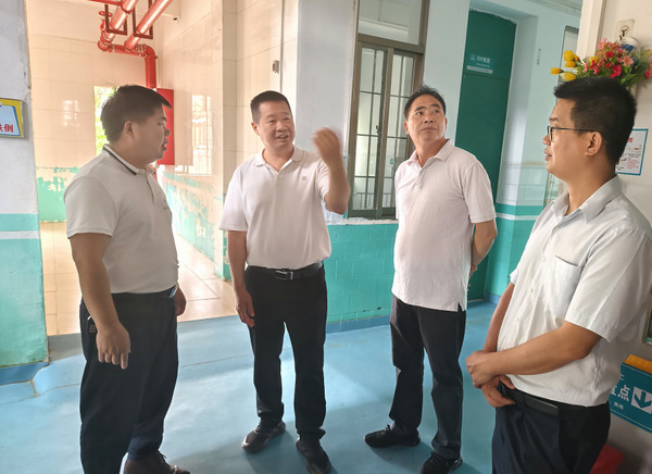图片:1-4 欧阳帅到医疗公司东方红医院督导检查